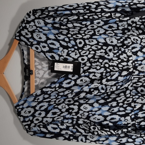 NWT SLIM FACTOR BY INVESTMENTS  black, white and blue blouse Sz M - Picture 6 of 13